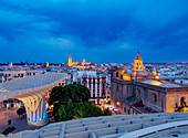 Metropol Parasol (Las Setas) in der Abenddämmerung, La Encarnacion Square, Sevilla, Andalusien, Spanien, Europa
