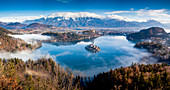 Panorama des Bleder Sees in den Julischen Alpen der Region Oberkrain, Nordwest-Slowenien, Europa