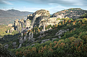 Herbstansicht der Meteorasfelsen, Meteora, Thessalien, Griechenland, Europa