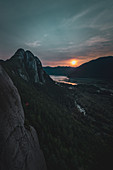 Kanada, British Columbia, Squamish, Berglandschaft bei Sonnenuntergang
