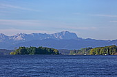 Starnberger See mit der Roseninsel und der Zugspitze im Hintergrund, 5-Seen-Land, Oberbayern, Bayern, Deutschland