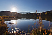 Herbst am Geroldsee, Blick zum Karwendel, Werdenfelser Land, Bayern, Deutschland