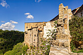 Alte Mauern in Sorano, Provinz Grosseto, Toskana, Italien, Europa