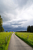 Gewitterwolken über dem Oberland, Weilheim, Bayern, Deutschland