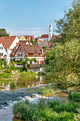 Fluss Wörnitz in Harburg im Sommer, Schwaben, Bayern, Deutschland