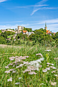 Blick auf die Ortschaft Altenstein mit Burg und Kirche, Gemeinde Markt Maroldsweisach, Landkreis Haßberge, Unterfranken, Bayern