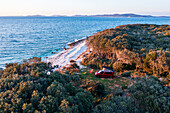 Roadtrip Kroatien, abends mit dem Campingbus an der Küste