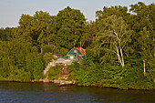 Haus am Ufer des Stausees 'Klyaz'minskoye vodokhranilishche', Klyazminskoe Reservoir, Moskau-Wolga-Kanal, Moskovskaja Oblast, Russland, Europa