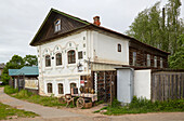 Traditionelles Haus mit Antiquitätenverkauf in Uglitsch, Wolga-Ostsee-Wasserweg, Goldener Ring, Russland, Europa