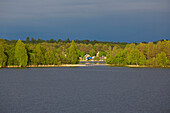 Siedlung am Ufer des Onegasees, Republik Karelien, Russland, Europa