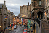 Fassaden auf Victoria Street vom West Bow, Old Town Edinburgh, Schottland, UK