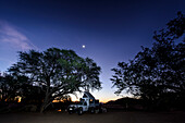 Camping am Lagerfeuer unter Sternenhimmel, Twyfelfontein, Namibia