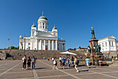 Domplatz mit Alexander-Statue, Helsinki, Finnland