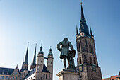 Handel monument, behind it the Marienkirche and the red tower, Halle an der Saale, Saxony-Anhalt, Germany