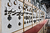 Schalttafel aus Marmor, Maschinenhalle, Industriemuseum Zeche Zollern, Bövinghausen, Dortmund, Nordrhein-Westfalen, Deutschland