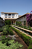 Der Patio de la Acequia (Innenhof des Kanals), Generalife-Palast, Alhambra, Granada, Andalusien, Spanien, Europa
