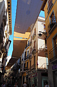 Beschattete Fußgängerzone in Malaga, Andalusien, Spanien