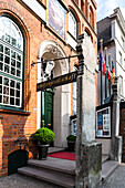 Blick auf den Eingang der Schiffergesellschaft in Lübeck, Hansestadt, Schleswig-Holstein, Deutschland