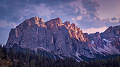 Die Geislerspitzen im Abendlicht, Naturpark Puez-Geisler, Lungiarü, Dolomiten, Italien, Europa