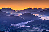 Morgenstimmung mit herbstlichem Talnebel, vom Pendling, Brandenberger Alpen, Bayerische Alpen, Tirol, Österreich