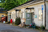 Shops in altem Holzhaus im Zentrum, Turku, Finnland