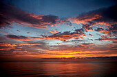 Sonnenaufgang vor der Küste von La Palmne, Kanaren, Europa
