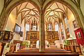 Innenaufnahme von spätgotischer Kirche St. Mariä Himmelfahrt, Hallstatt, UNESCO Welterbe Hallstatt, Oberösterreich, Österreich
