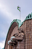 Hauptbahnhof Helsinki, Eingangsportal mit Granitfiguren von Emil Wikström, Wahrzeichen, Helsinki, Finnland
