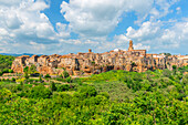 Blick nach Pitigliano, Maremma, Provinz Grosseto, Toscana, Italien
