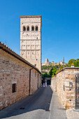 Kathedrale San Rufino mit Burg Rocca Maggiore in Assisi, Provinz Perugia, Umbrien, Italien