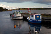 Fischerboote im Hafen im Norden der Insel Öland im Osten von Schweden\n