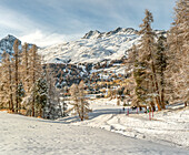 Aussicht auf St. Moritz im Winter, Graubünden, Schweiz