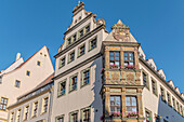 Das 1616 erbaute "Schöne-Erker-Haus" in der historischen Altstadt von Freiberg, Sachsen, Deutschland