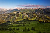 Blick über den Besler zu den Allgäuer Alpen, bei Oberstdorf, Allgäu, Bayern, Deutschland