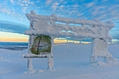 Hinweisschild Skigebiet auf dem Hausberg bei Levi, Finnland