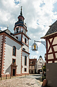 Altes Rathaus und evangelische Pfarrkirche, Erbach, Odenwald, Hessen, Deutschland