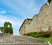 Castiglione del Lago, Treppenaufgang zur Altstadt, Stadtmauer, Umbrien, Italien