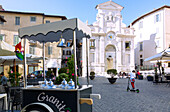 Spoleto; Piazza del Mercato; Fonte di Piazza, Umbrien, Italien