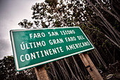 Hinweistafel zum Ende der Straße Fin de Camino (letzter Straßenabschnitt des Festlandes), südlich Punta Arenas, Patagonien, Chile, Südamerika