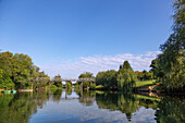 Kostanjevica na Krki; Krka; Fluss; Nördliche Holzbrücke, Slowenien