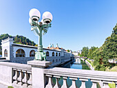 Ljubljana; Zmajski Most; Drachenbrücke; Jugendstillampen, Markthallen, Fluss Ljubljanica, Slowenien