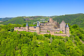 Luftansicht der Burg Bourscheid, Kanton Diekirch, Großherzogtum Luxemburg