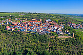 Luftansicht von Neuleinigen bei Grünstadt, Pfälzer Weinstraße, Rheinland-Pfalz, Deutschland