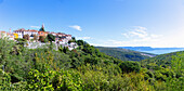 Labin, Stadtbild mit Küstenpanorama bis Rabac, Istrien, Kroatien