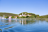 Skradin, Abfahrtshafen für Bootsfahrten in den Nationalpark Krka, Dalmatien, Kroatien