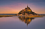 Mont St-Michel in the evening light, Dept. Manche, France, Europe