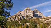 Sonniger Spätnachmittag unterhalb der Drei Zinnen, Auronzo, Dolomiten, Italien, Europa                             