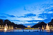 Washington D.C.; National Mall; National WWII Memorial, Rainbow Pool, Lincoln Memorial, USA