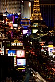 Erhöhte Ansicht des Las Vegas Strip von der Spitze des Mandalay Bay Resort and Casino, Las Vegas, Clark County, Nevada, USA
