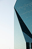 Moderner Wolkenkratzer und blauer Himmel, Dallas, Texas, Vereinigte Staaten